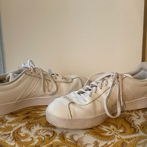 Adidas tennis shoes. - Picture 6 of 6